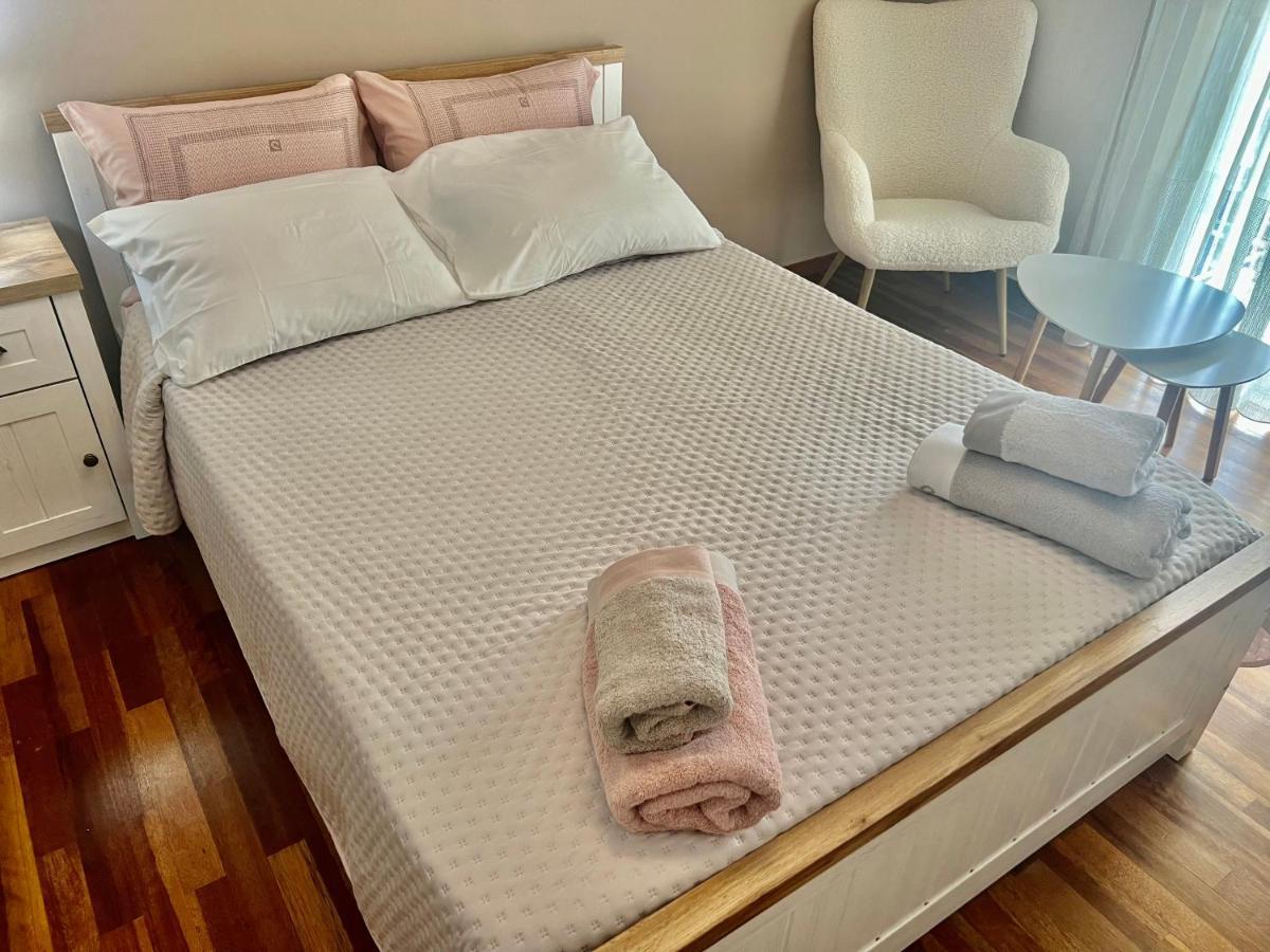 Apartamento Elegant Downtown Retreat Kalamata Exterior foto